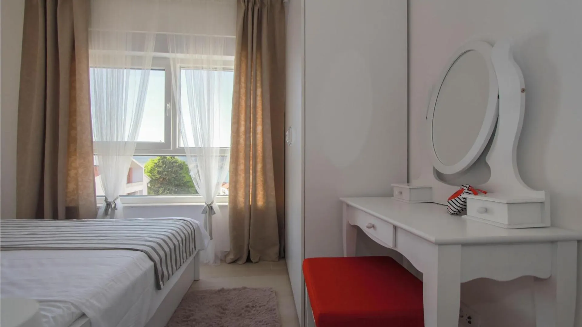 2 Bedroom Beautiful Apartment In Okrug Gornji Trogir