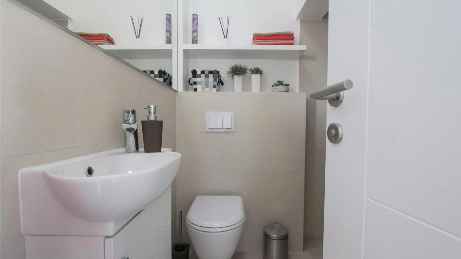 2 Bedroom Beautiful Apartment In Okrug Gornji Trogir