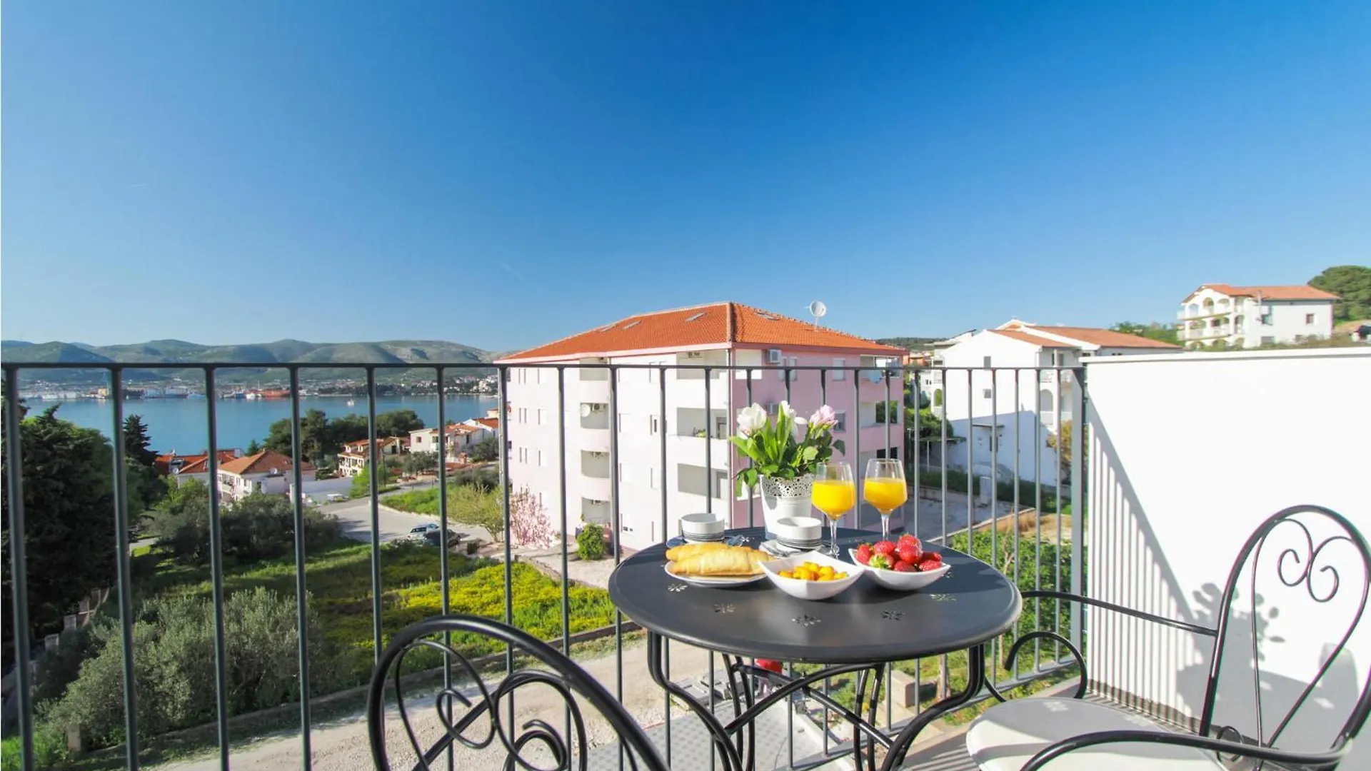 2 Bedroom Beautiful Apartment In Okrug Gornji Trogir