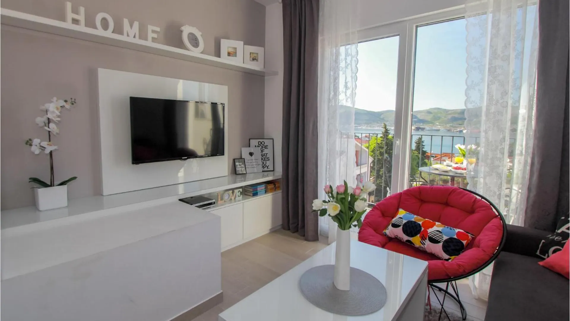 2 Bedroom Beautiful Apartment In Okrug Gornji トロギール クロアチア