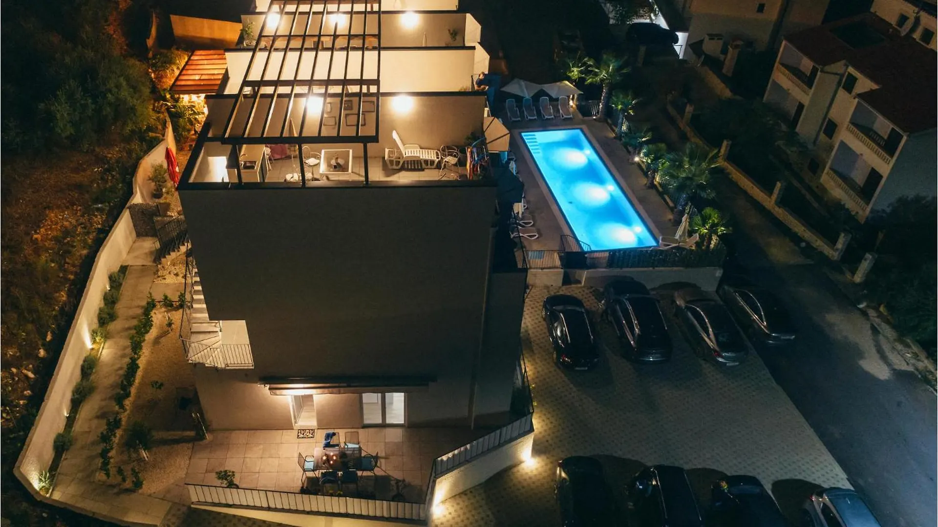 2 Bedroom Beautiful Apartment In Okrug Gornji トロギール